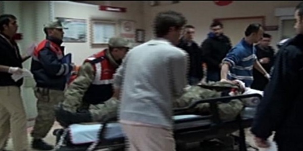 Sivas'ta cezaevi arac� devrildi: 28 yaral�