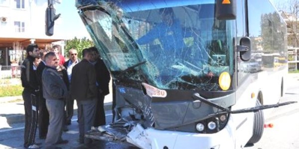 Uyuşturucu tacirleri kaza yapınca yakalandı