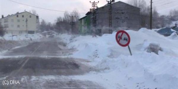 Karl�ova'da 4 saat mahsur kalan 13 ��retmen kurtar�ld�, okullar tatil edildi