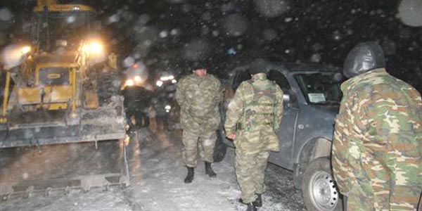 Hayvanlar�yla da�da mahsur kalan �obanlar kurtar�ld�
