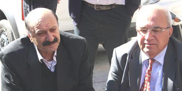 Arazi kavgas�nda �len 2 ki�inin cenazesini eski Bakan ald�