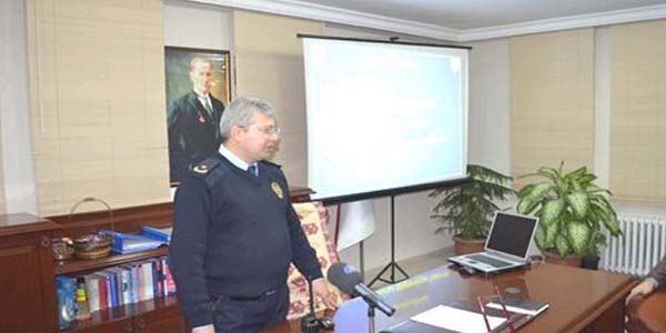 �l�e Emniyet M�d�rl��� esnafla 'Huzur toplant�s�' yapt�
