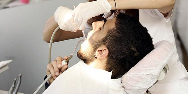 Erkeklerin 'dişçi korkusu' kadınlardan fazla