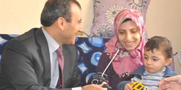 19 ya��ndaki �aresiz anneye, kaymakam yard�m elini uzatt�