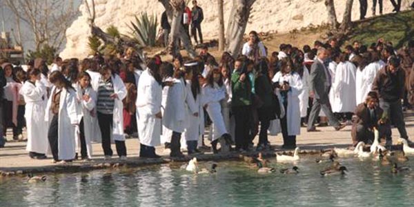'Beyaz Cennet'te 1000 ki�i bornoz giydi