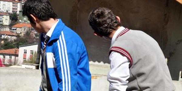 Öğrenciler: Müdür yardımcısı bizi sopayla dövdü