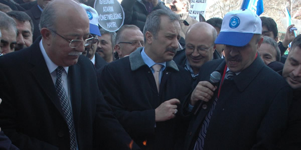 MEB önünde 'Yönetici Atama Yönetmeliği' eylemi