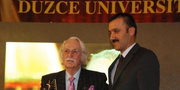 Düzce Üniversitesi 2012'nin en iyilerini ödüllendirdi