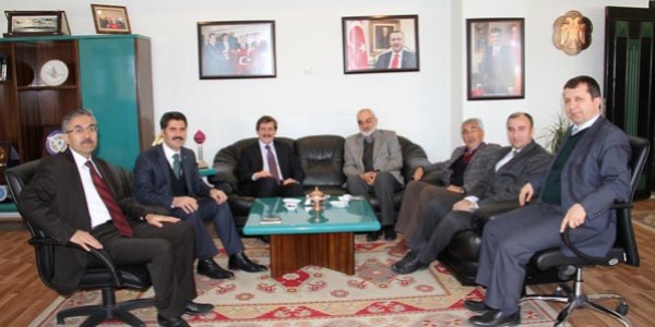 �niversite Vakf� Ba�kan �ak�r'� ziyaret etti