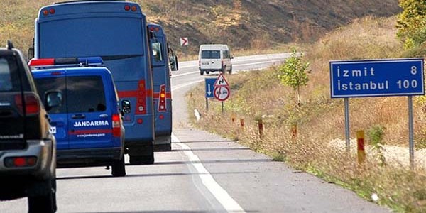 Yargıtay: Boş cezaevi nakil aracınına geçiş üstünlüğü yok