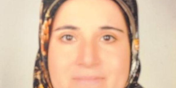 Eşini sokak ortasında öldürdü