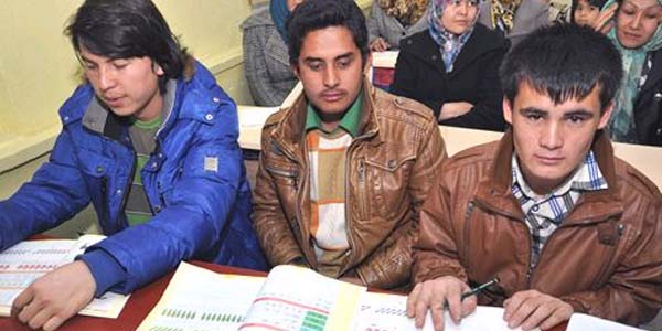 Gümüşhane'de Afganlar Türkçe öğreniyor
