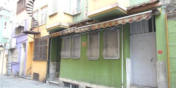 Beyoğlu'nda fuhuş baskını: 17 travesti gözaltına alındı