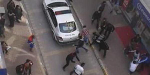 İki grup arasındaki kavgada ortalık savaş alanına döndü