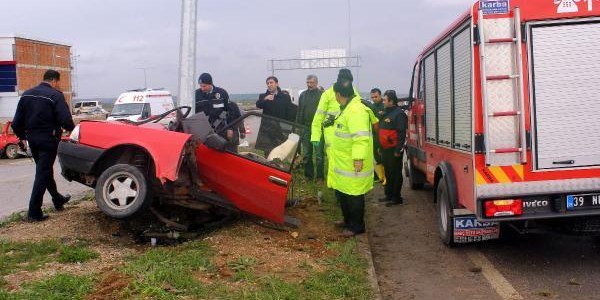 Otomobil ikiye bölündü üniversite öğrencisi öldü