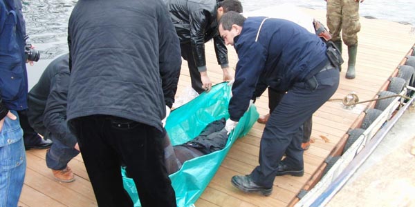 Denizden bir erkek cesedi çıktı