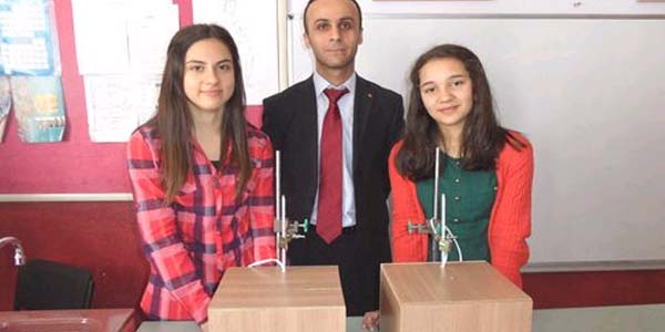 Eczacı İzzet Akçiçek Ortaokulu'nun başarısı