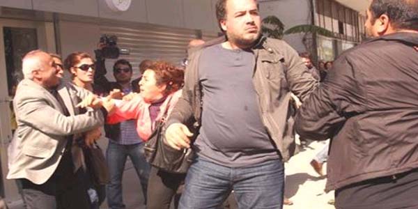 Çevrecilerle polis arasında arbede çıktı