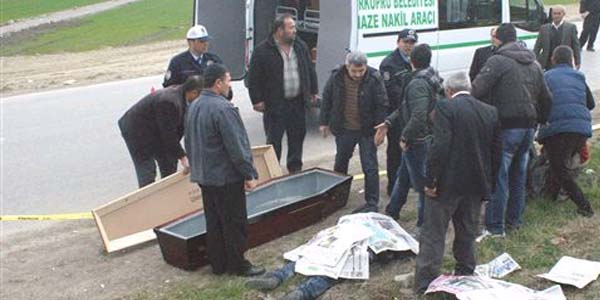 Yol kenarında ölü bulundu