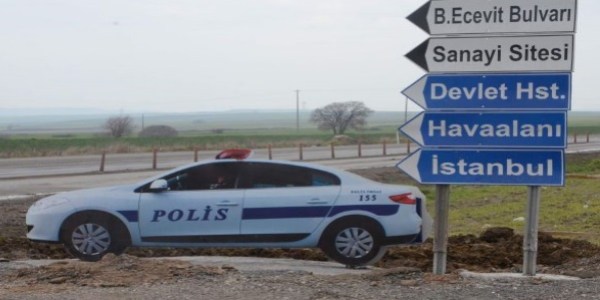 Polis arac�n�n maketi bile yetti