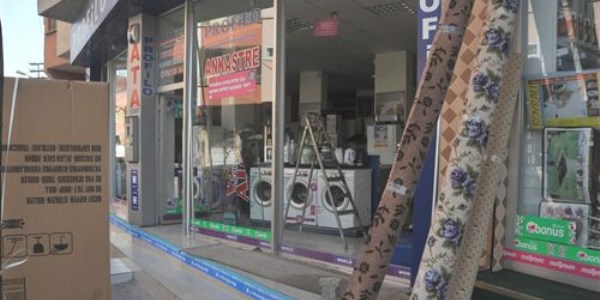 Acemi hırsızlar iş başında