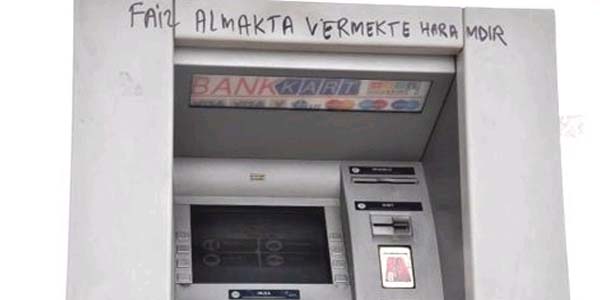 Bankamatiklerin zerine 'Faiz haramdr' yazdlar