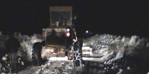 L�semi hastas� Fatma i�in, k�y yolu 7 saatte kardan temizlendi