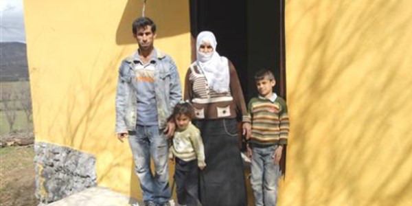 Dicle Kaymakamlığı ihtiyaç sahiplerine evlerini teslim etti