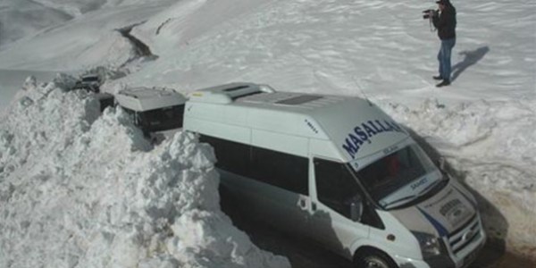 Hakkari'de kar festivali