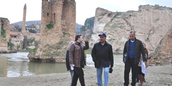 B� Rekt�r� ve Hasankeyf Kaz� Ba�kan� Hasankeyf'i Ziyaret etti