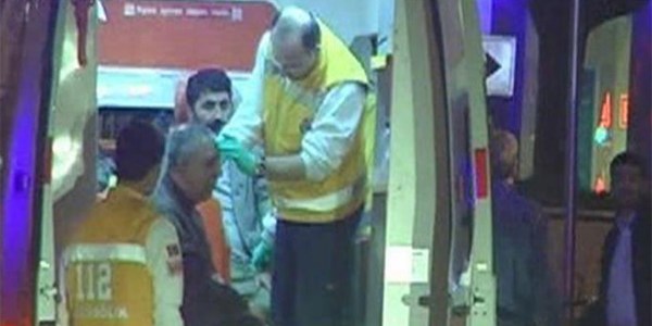 Polis memurunu darp edip silahını çaldılar