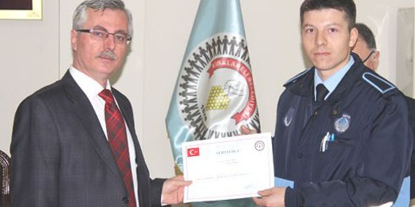 Başarılı olan zabıtalar sertifikalarını aldı