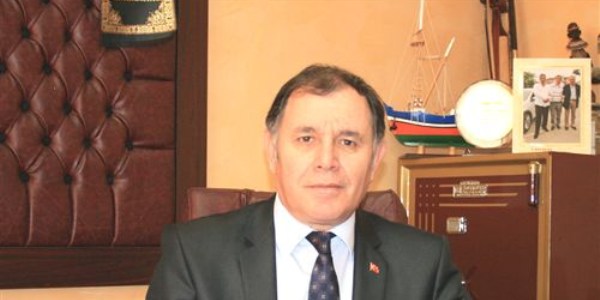 Ayakkab�c�lar ayakta durmaya �al���yor