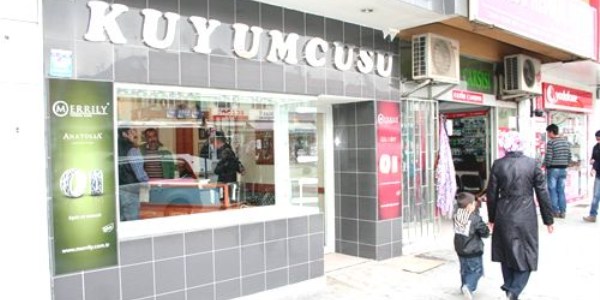 Ta�la cam�n� k�rd��� kuyumcudan 60 bin liral�k alt�n �ald�