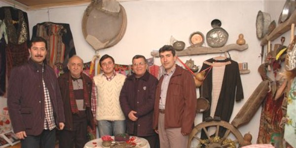 �lkokul ��rencisi evini m�zeye �evirdi