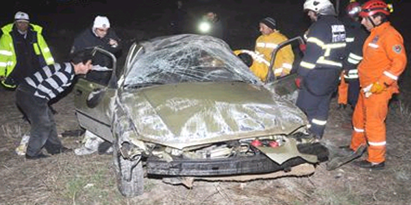 Kastamonu'da otomobil arampole devrildi: 3 yaral