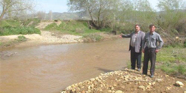 Alaşarlı köylüleri menderes nehrine köprü istiyor