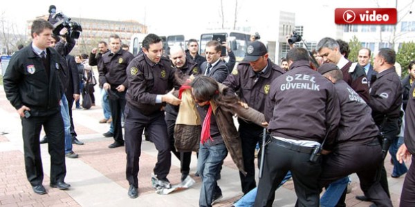 Öğrencilere tekmeli müdahale