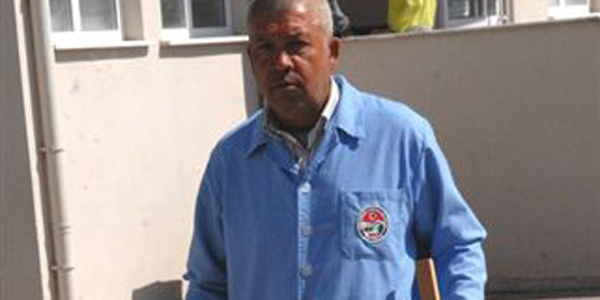 Hapis cezas�n� okul temizli�i yaparak �ekiyor