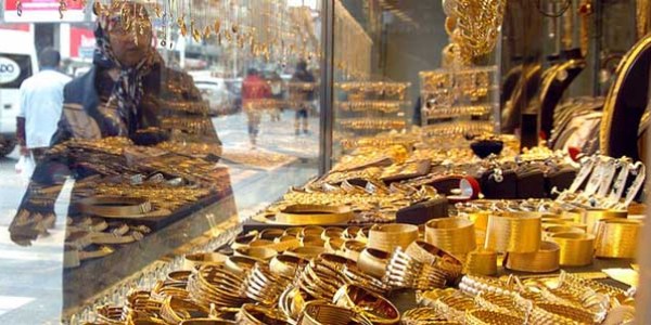 Alt�nda kafalar kar���k