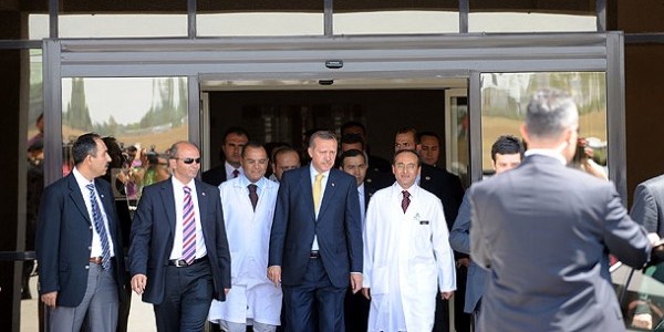 Başbakan Erdoğan'dan hastane önünde açıklama