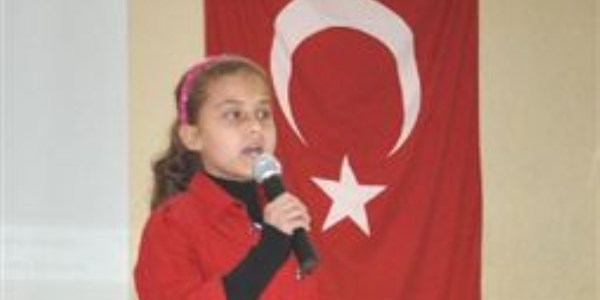 İstiklal Marşı'nı ezbere okuyan Suriyeli