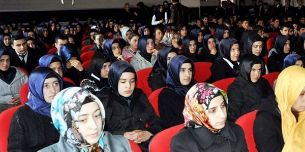 Suşehri Anadolu İmam Hatip Lisesi, Sivas'ta düzenlenen Kuran'ı Kerim ve Ezan Okuma yarışmasında ikinci oldu