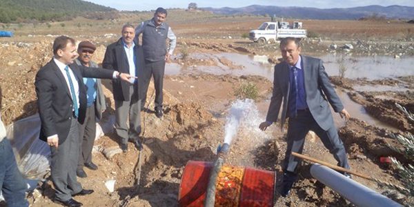 Baraj yanındaki suyu olmayan köyün sorunu çözüldü