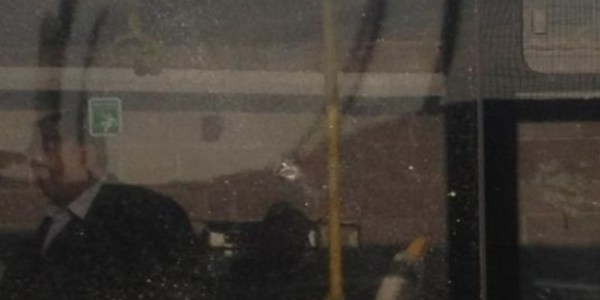 Otob�steki yolcuyu asker kur�unu yaralam��