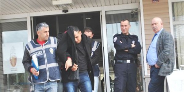 Akü hırsızları yakalandı