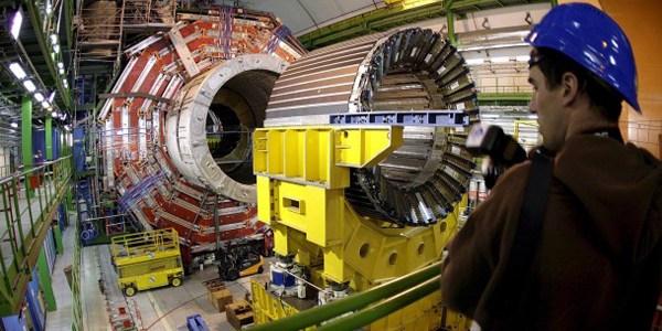 Higgs Bozonu 'resmen' keşfedildi