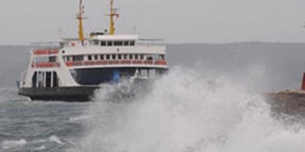 �anakkale Bo�az�'nda �iddetli f�rt�na: Feribot seferleri iptal