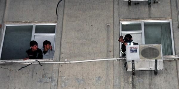 Adana'da ��renci yurdunda yang�n ��kt�