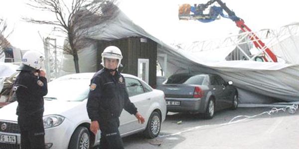 Tarım ve Hayvancılık Fuarı'nda çadır çöktü: 19 yaralı